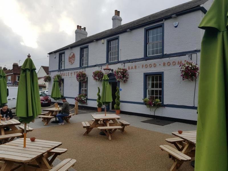 Vale Of York Hotel Thirsk Exterior photo